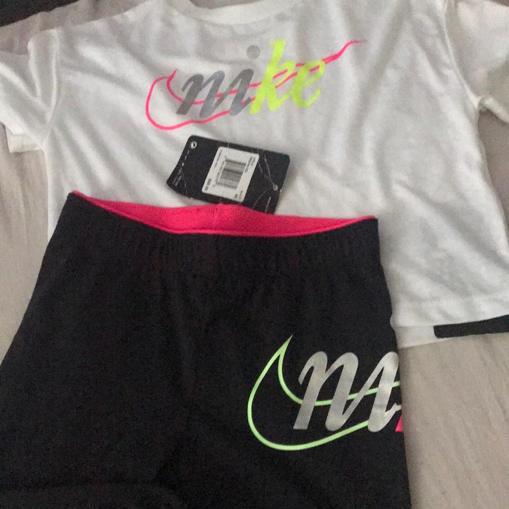 Girl Nike matching set can be separated